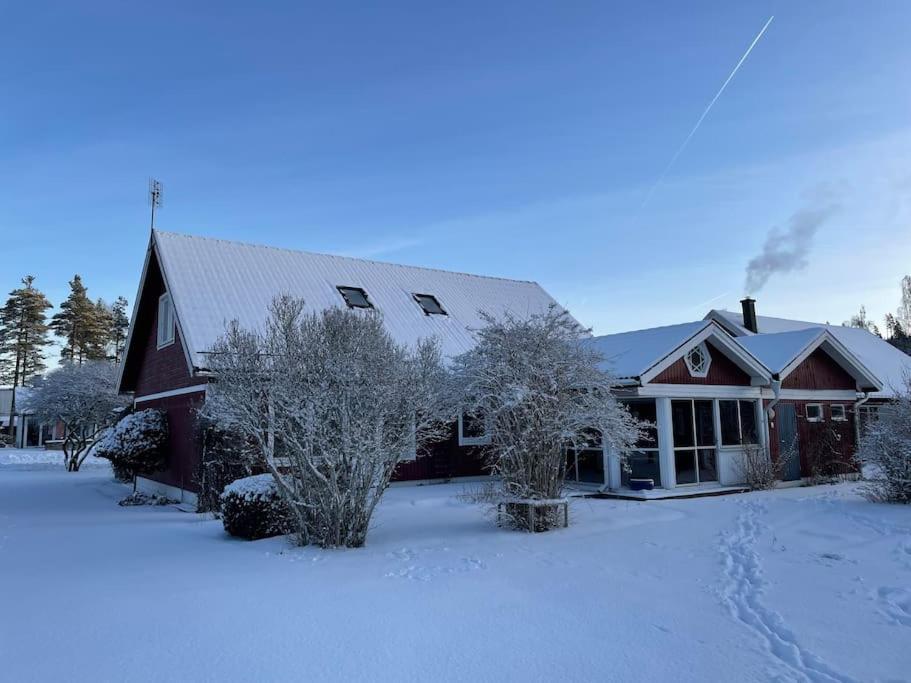 Familjevaenligt Hus Naera Isaberg! Villa Hestra Exterior foto